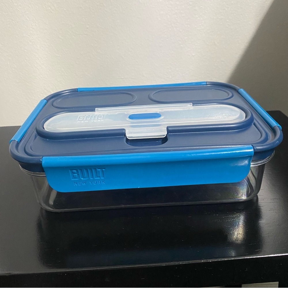 Built Weight Watchers 3 Compartment Lunch Container Snap On Top With Silverware